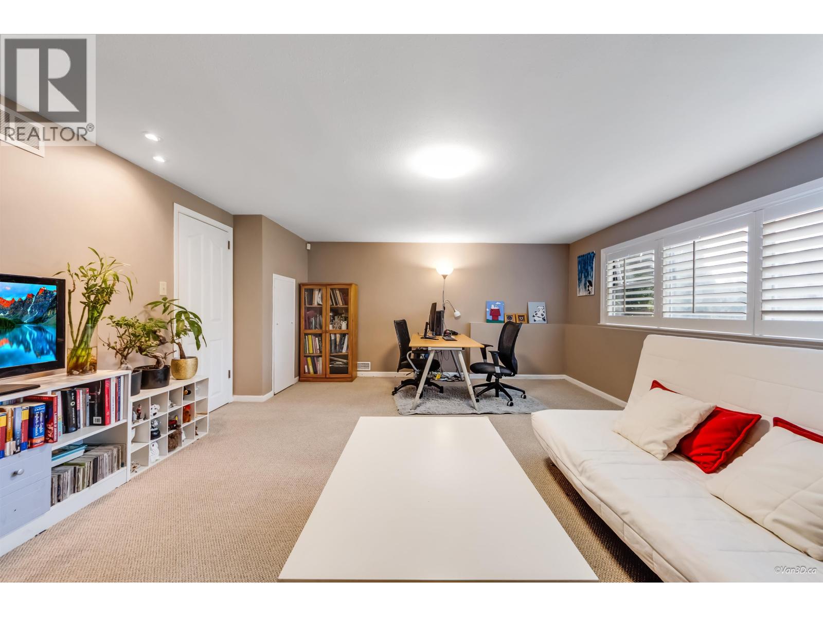 3020 THORNCLIFFE DRIVE, North Vancouver