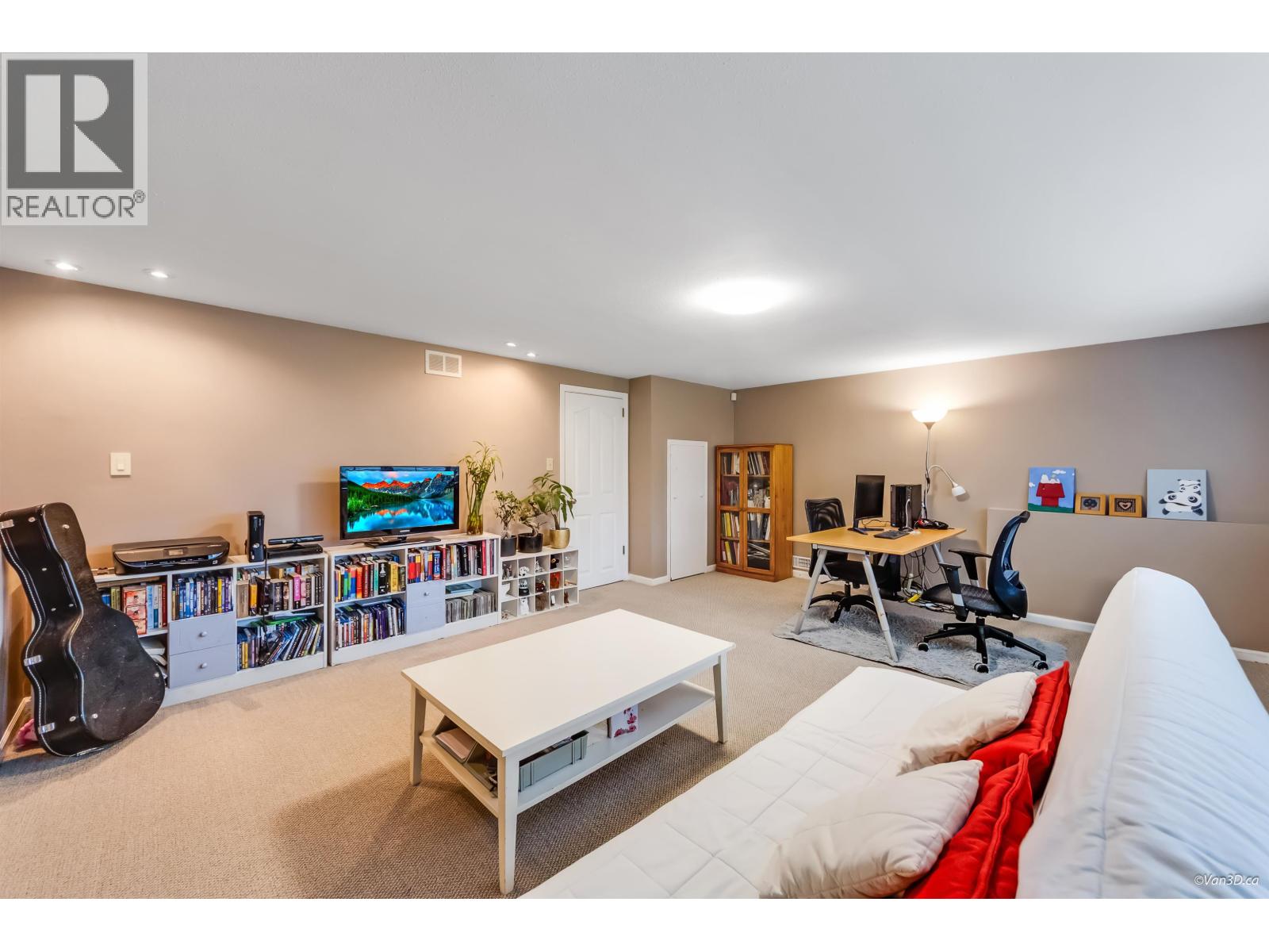 3020 THORNCLIFFE DRIVE, North Vancouver