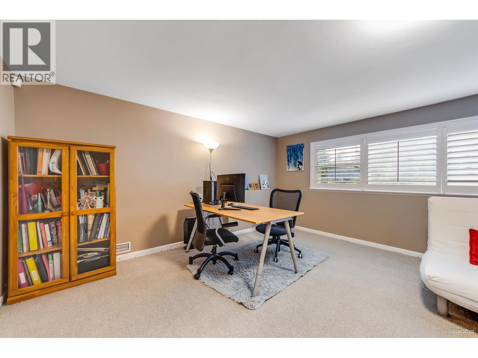 3020 THORNCLIFFE DRIVE, North Vancouver