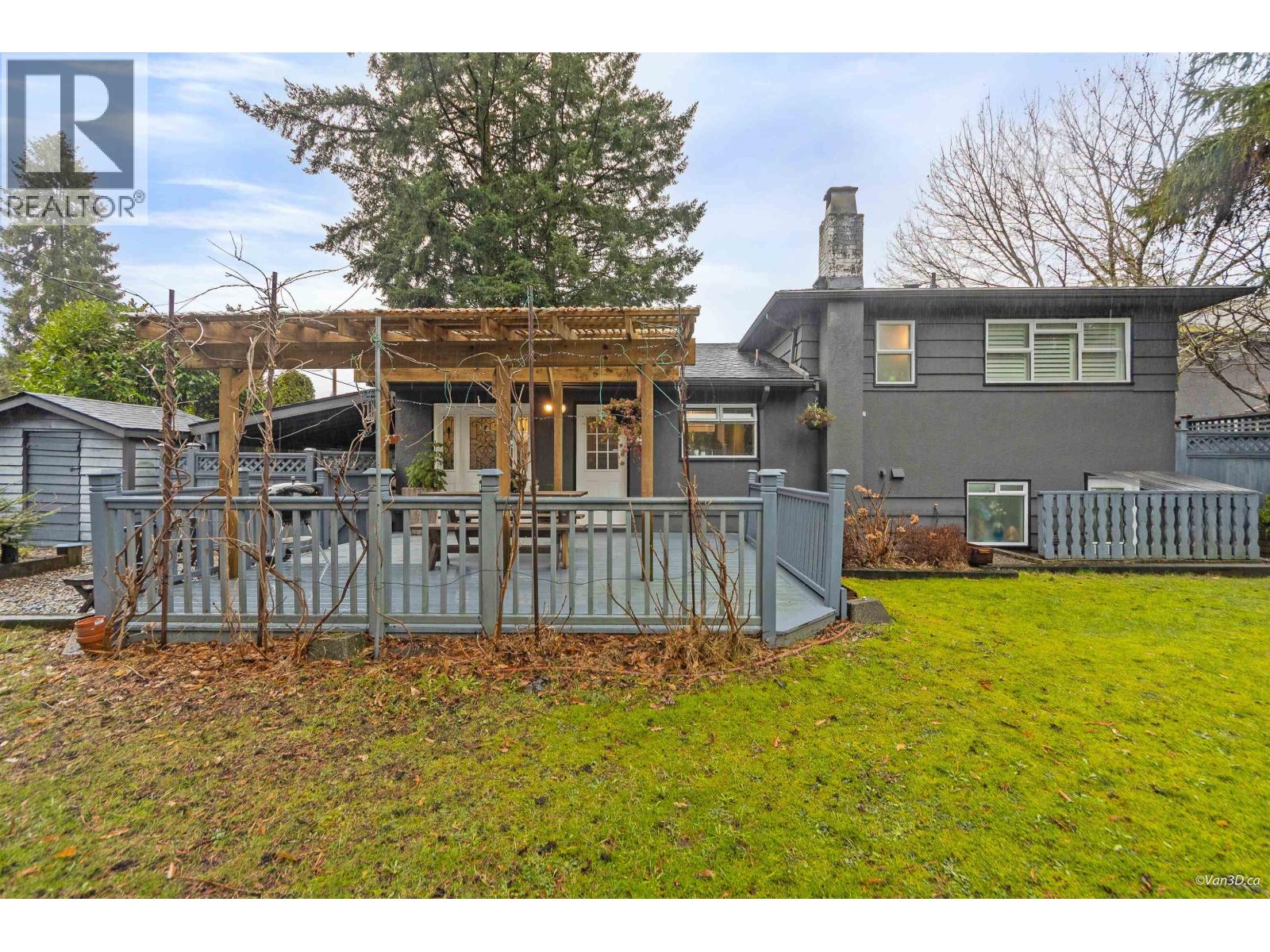 3020 THORNCLIFFE DRIVE, North Vancouver