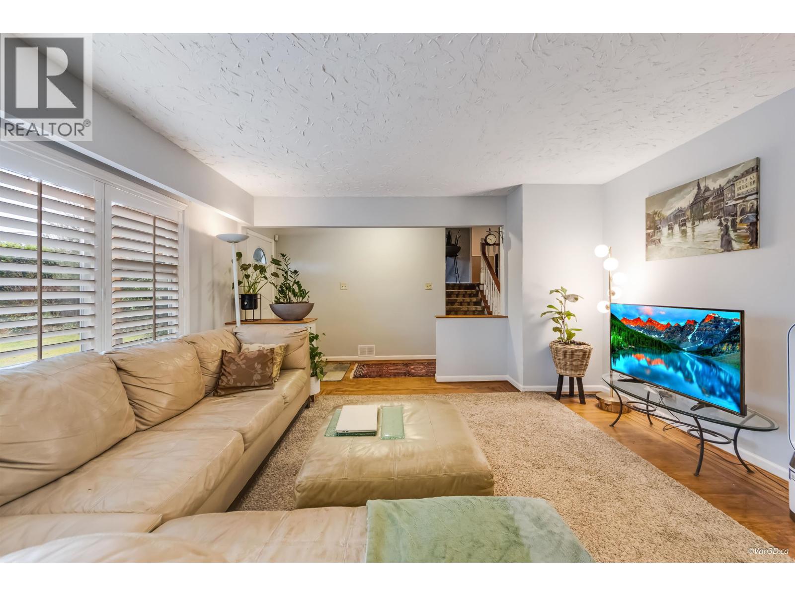 3020 THORNCLIFFE DRIVE, North Vancouver