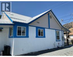 324 Hartland Avenue, Midway, BC V0H1M0 Photo 11