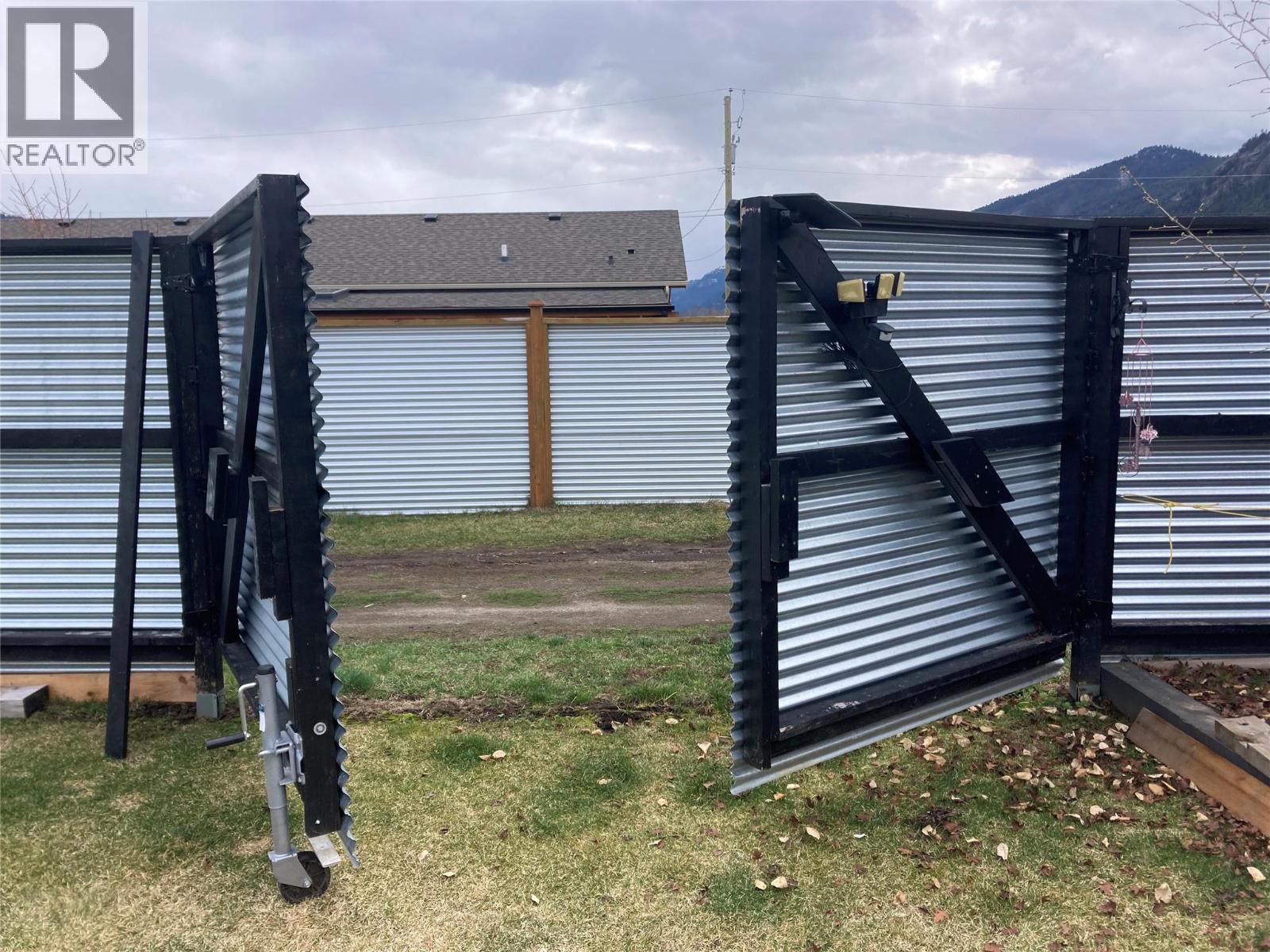 324 Hartland Avenue, Midway