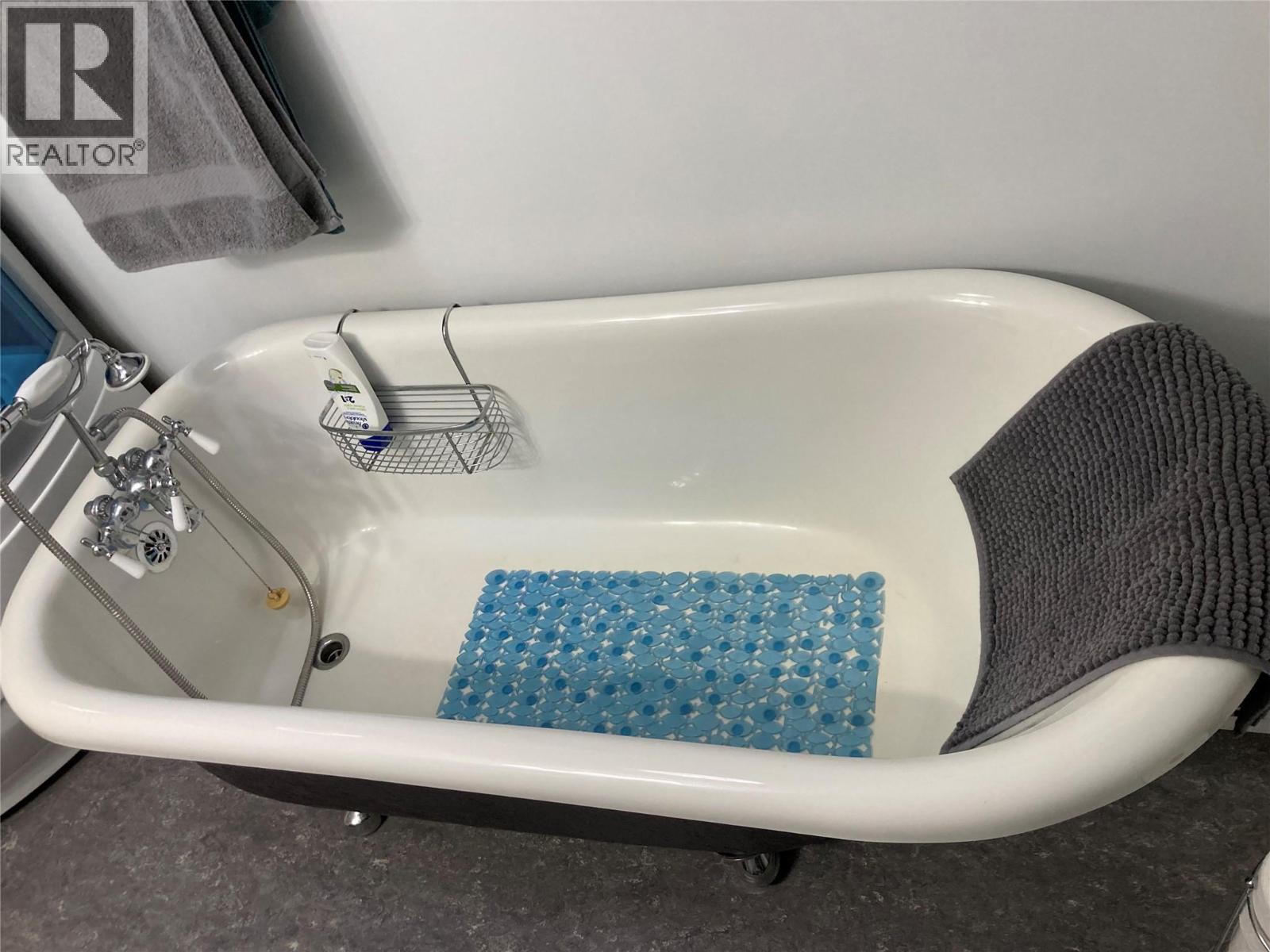 324 Hartland Avenue, Midway