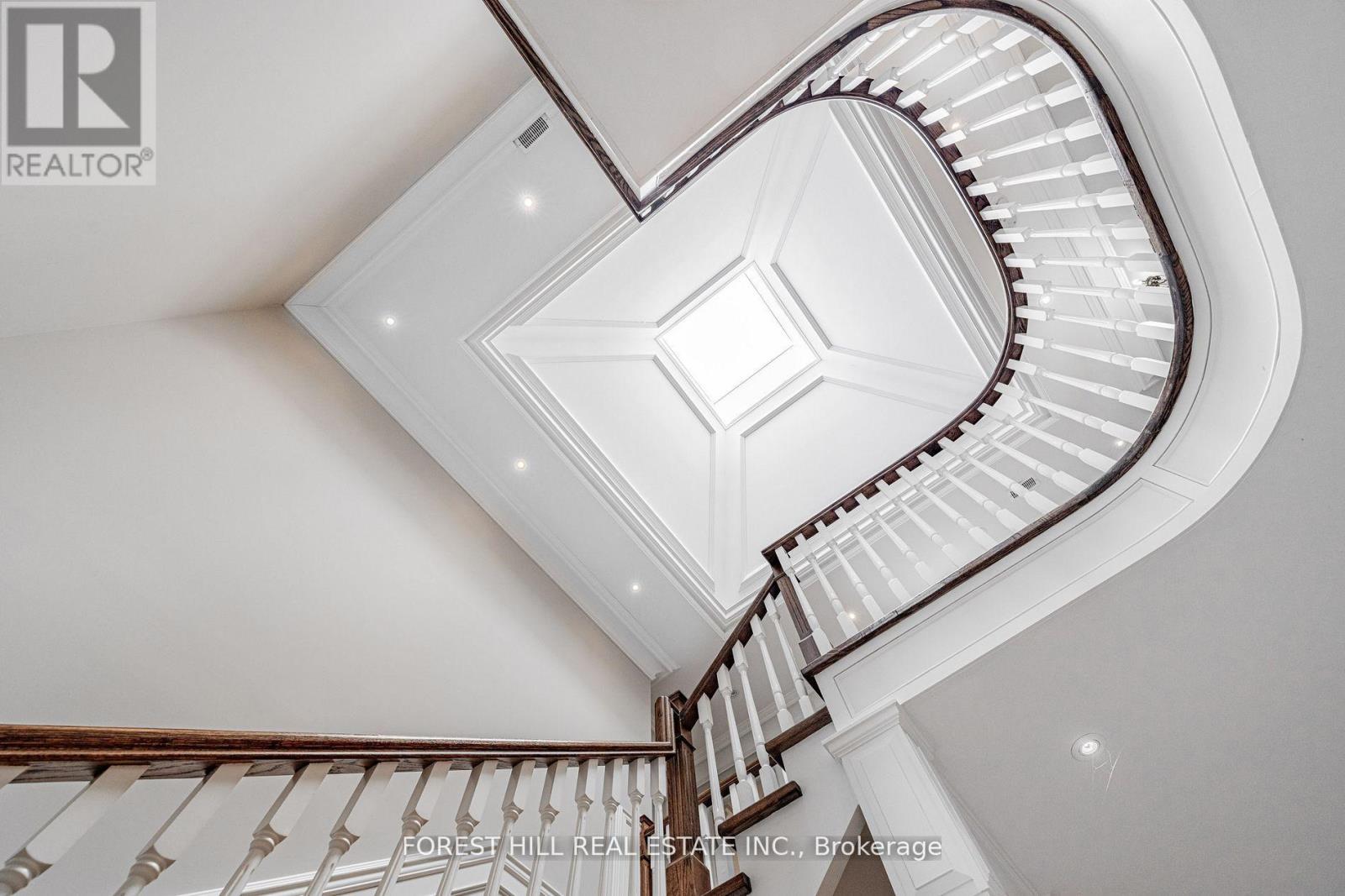 60 HAWKSBURY DRIVE - 24