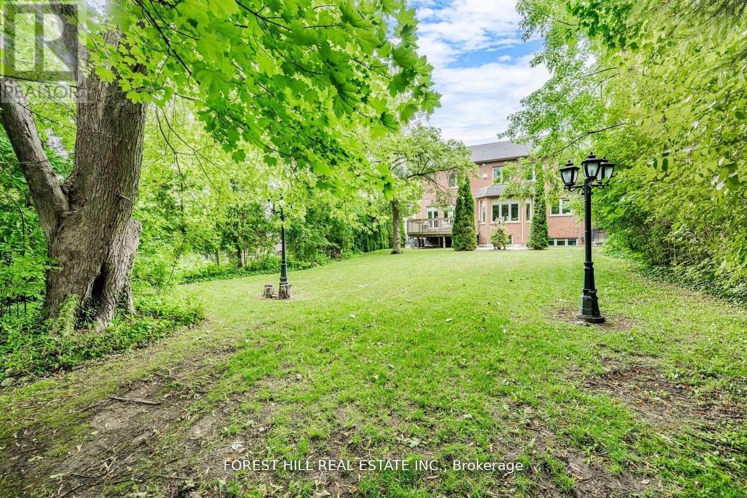 60 HAWKSBURY DRIVE - 44