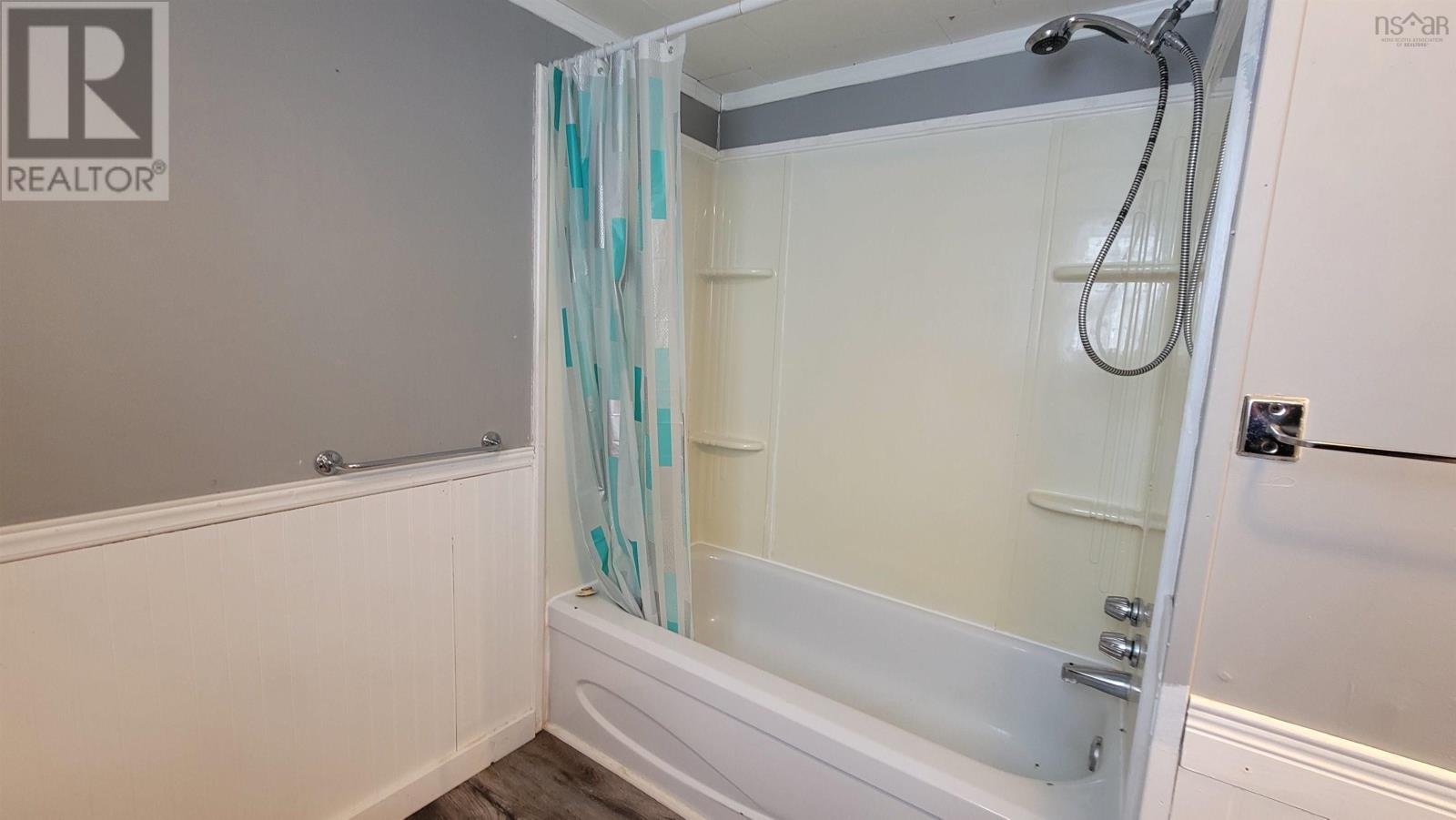 Property 13 of 30 of 30 Parade Street