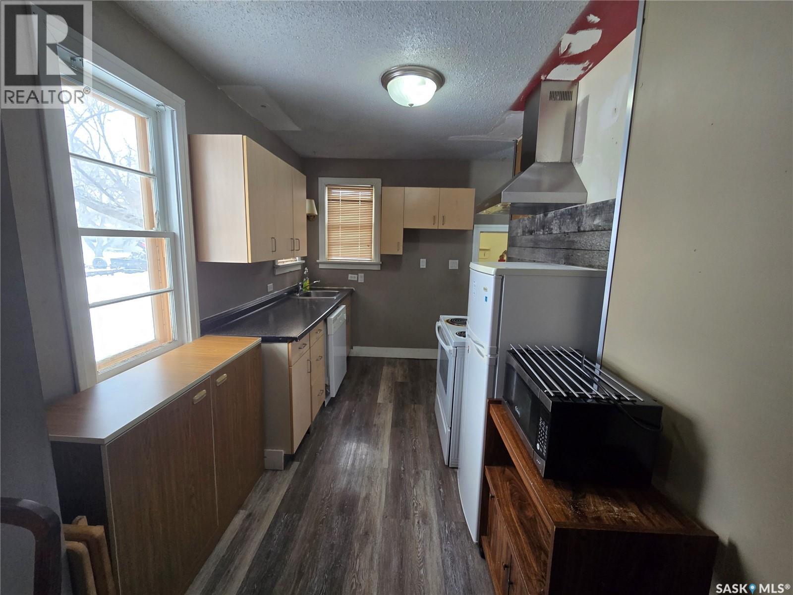 719 MAIN STREET - 11