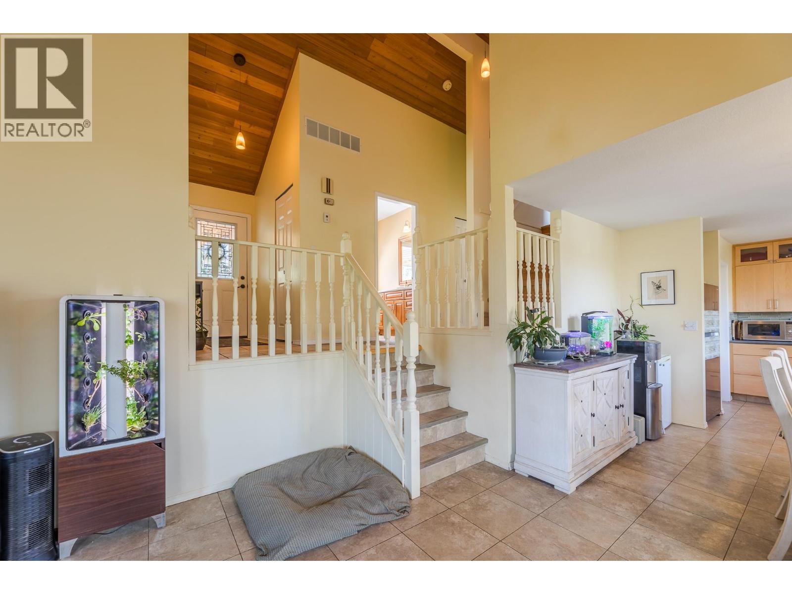 186 DEWDNEY Crescent, Penticton