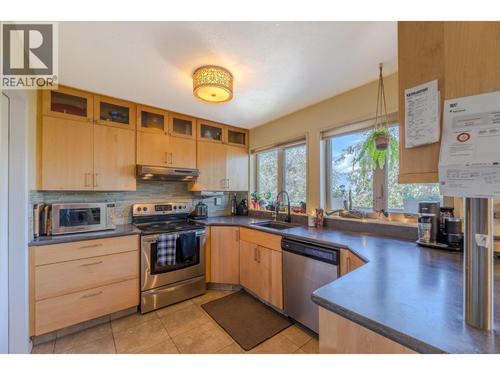 186 DEWDNEY Crescent, Penticton