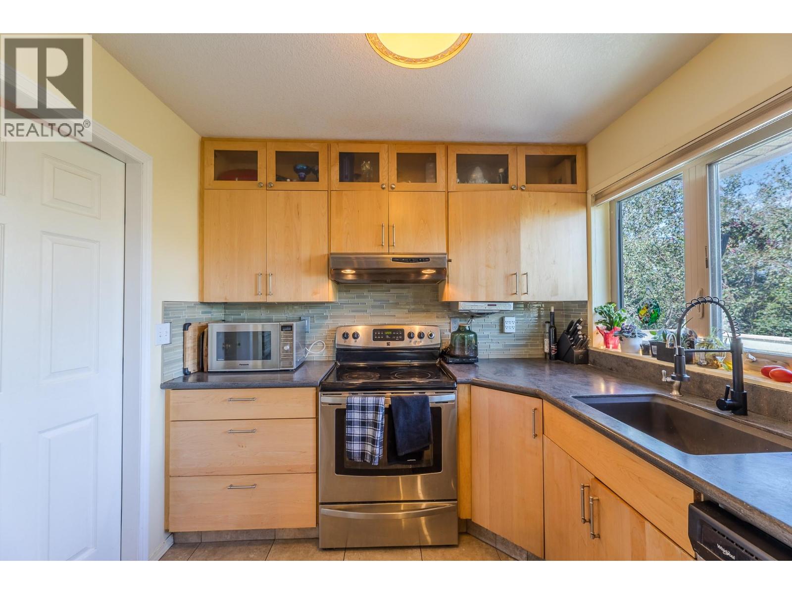 186 DEWDNEY Crescent, Penticton