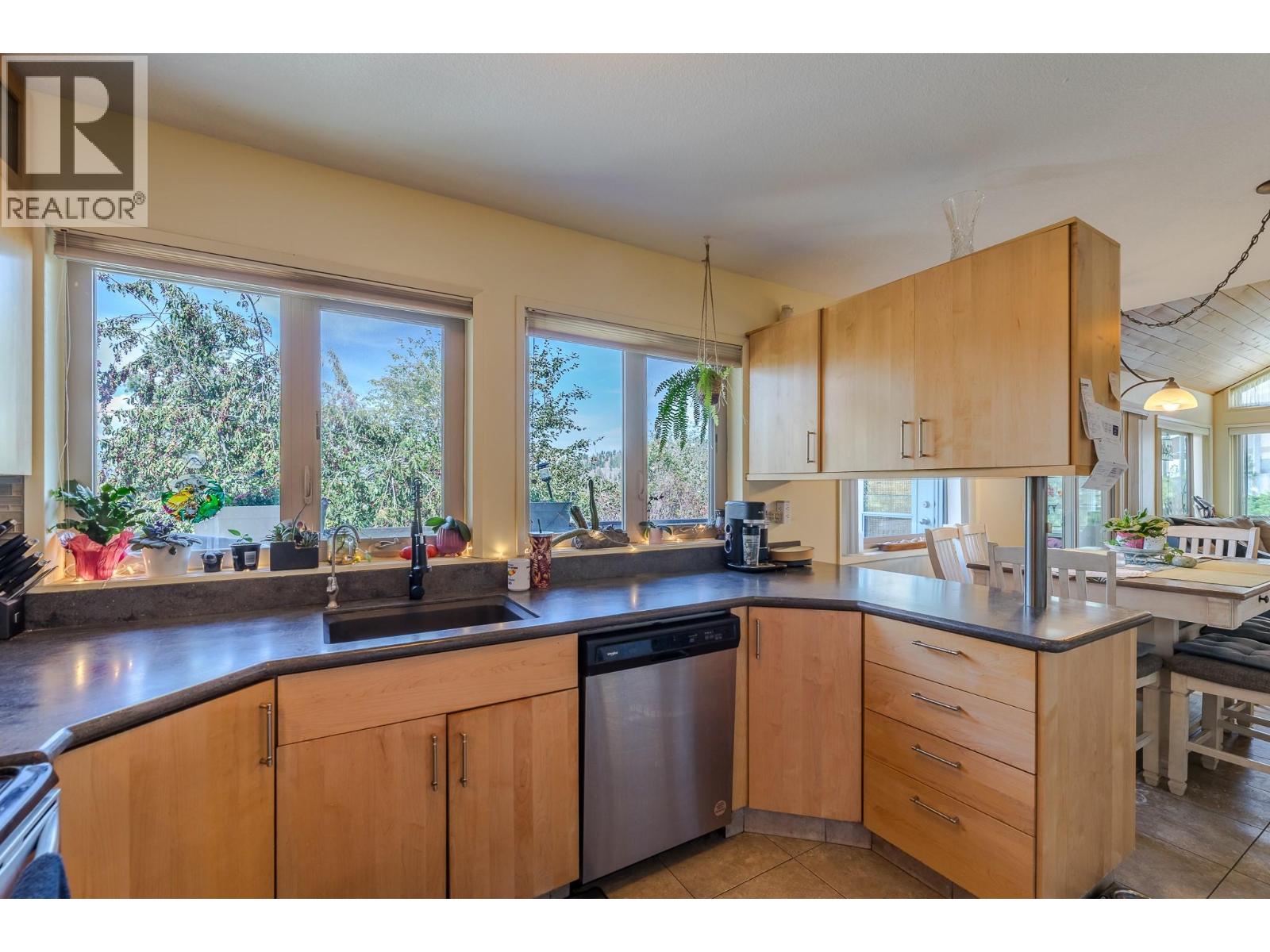 186 DEWDNEY Crescent, Penticton