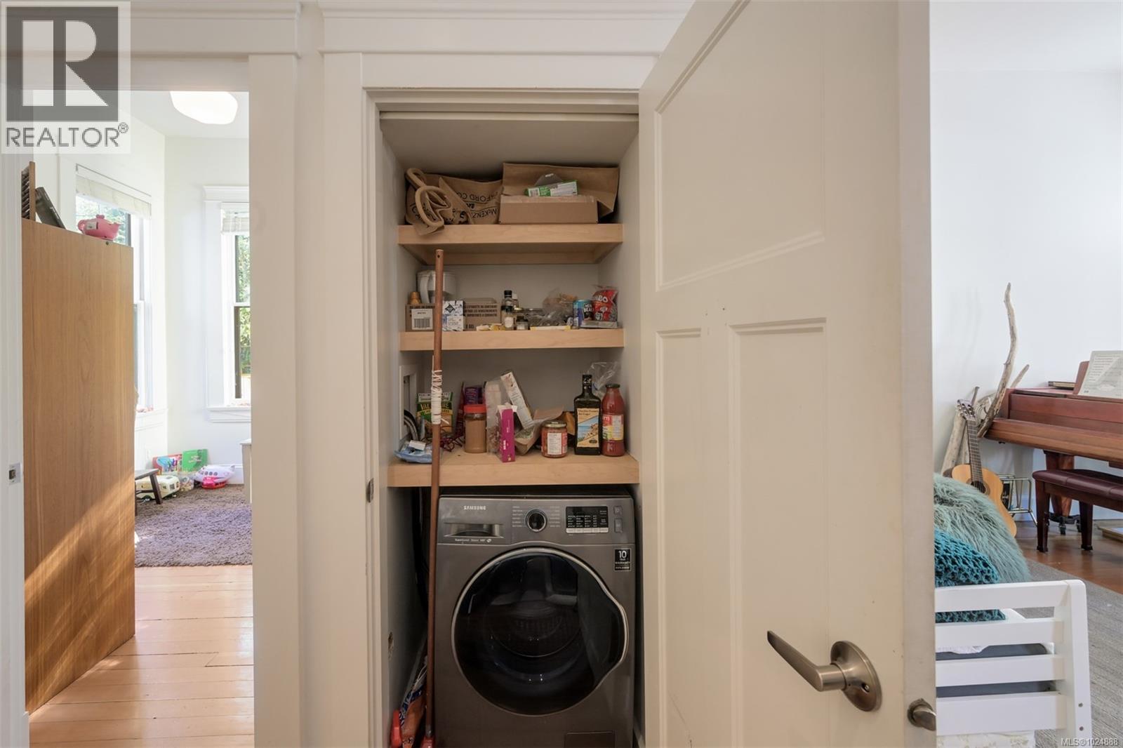  737 Vancouver Street, Victoria