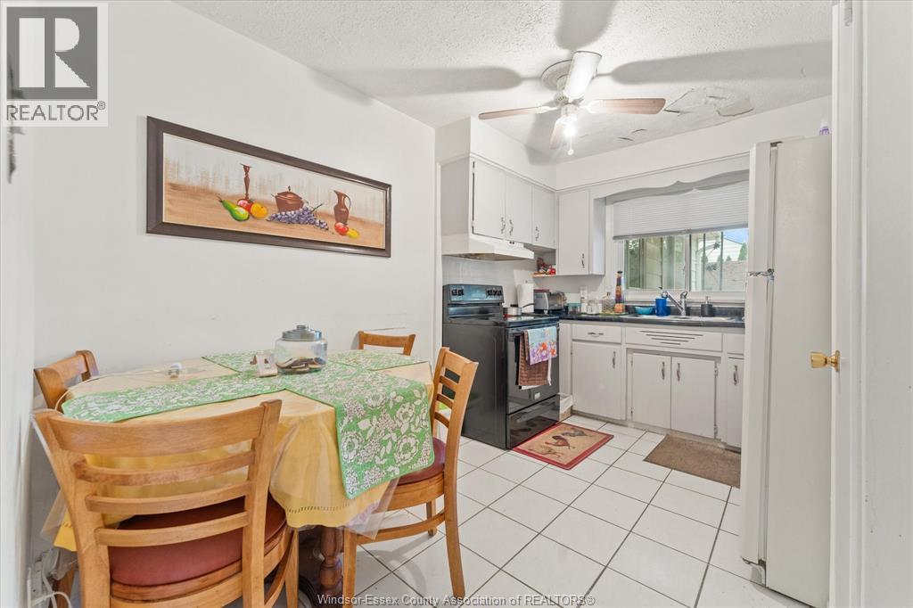 5188 WYANDOTTE - 10