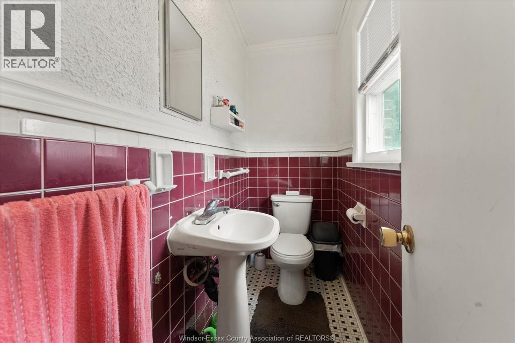 5188 WYANDOTTE - 11