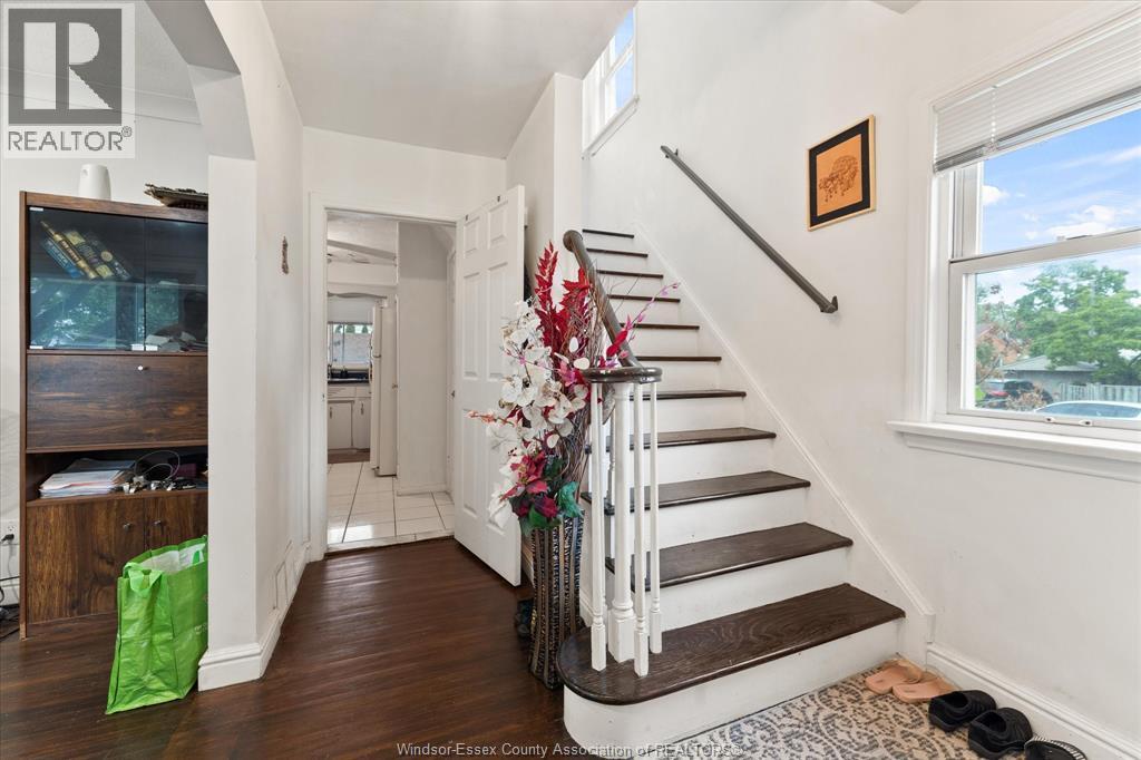 5188 WYANDOTTE - 4