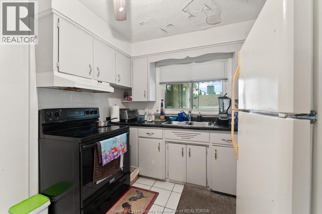 5188 WYANDOTTE - 9