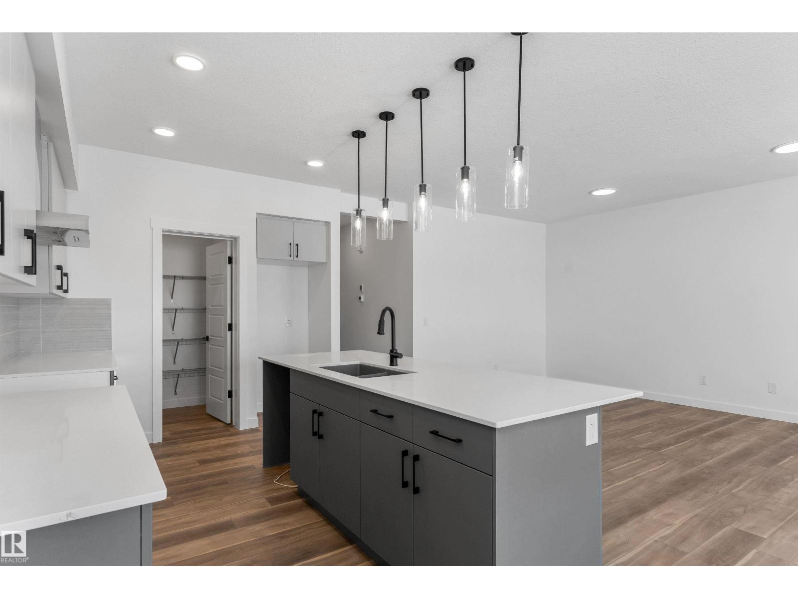 748 ASTORIA WY - 12