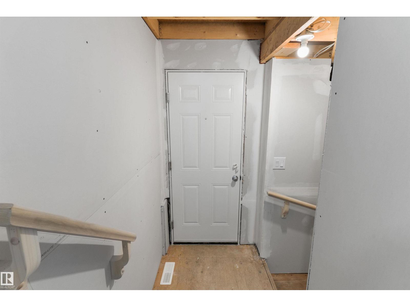 748 ASTORIA WY - 40