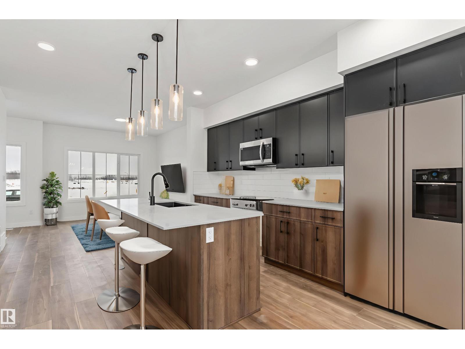 1070 MCLEOD AV - 11