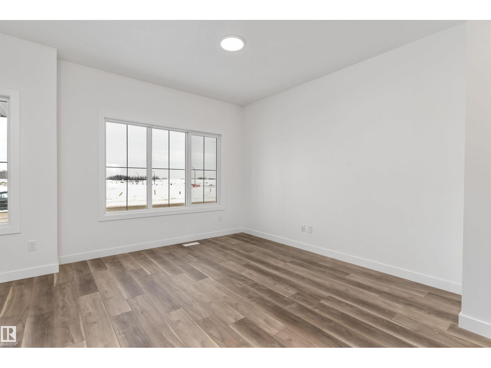1070 MCLEOD AV - 16