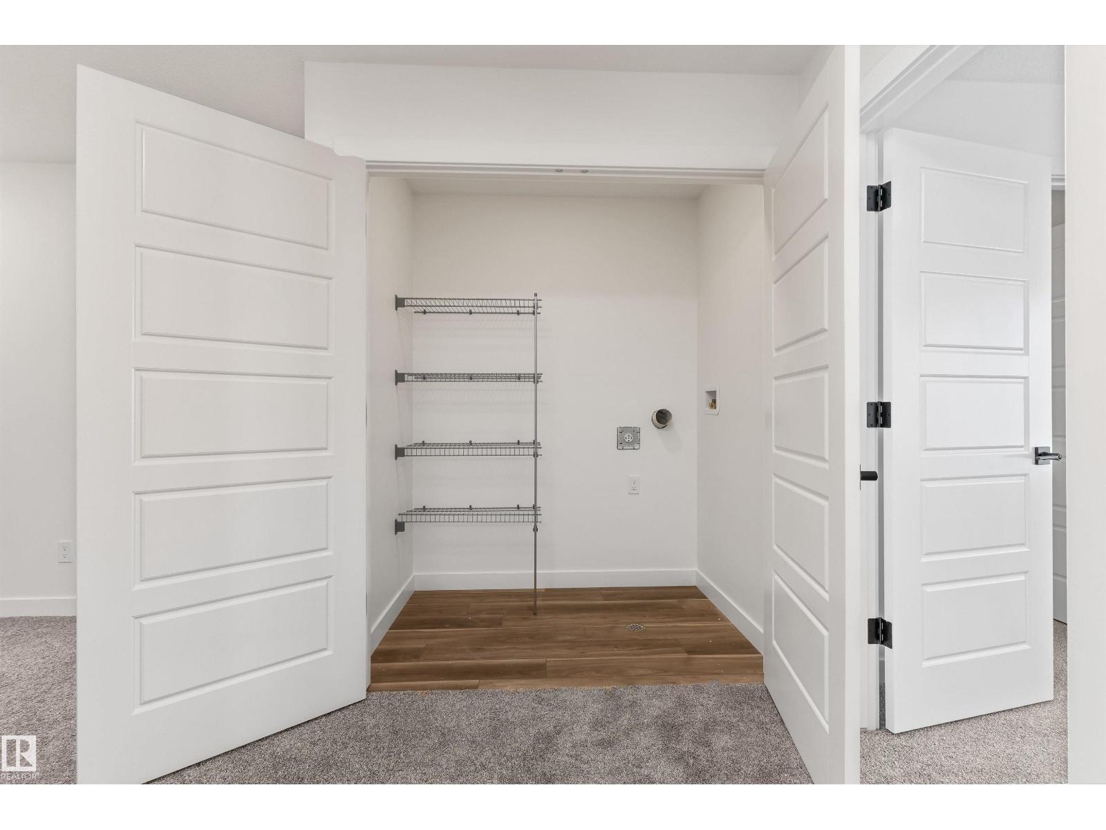 1070 MCLEOD AV - 21