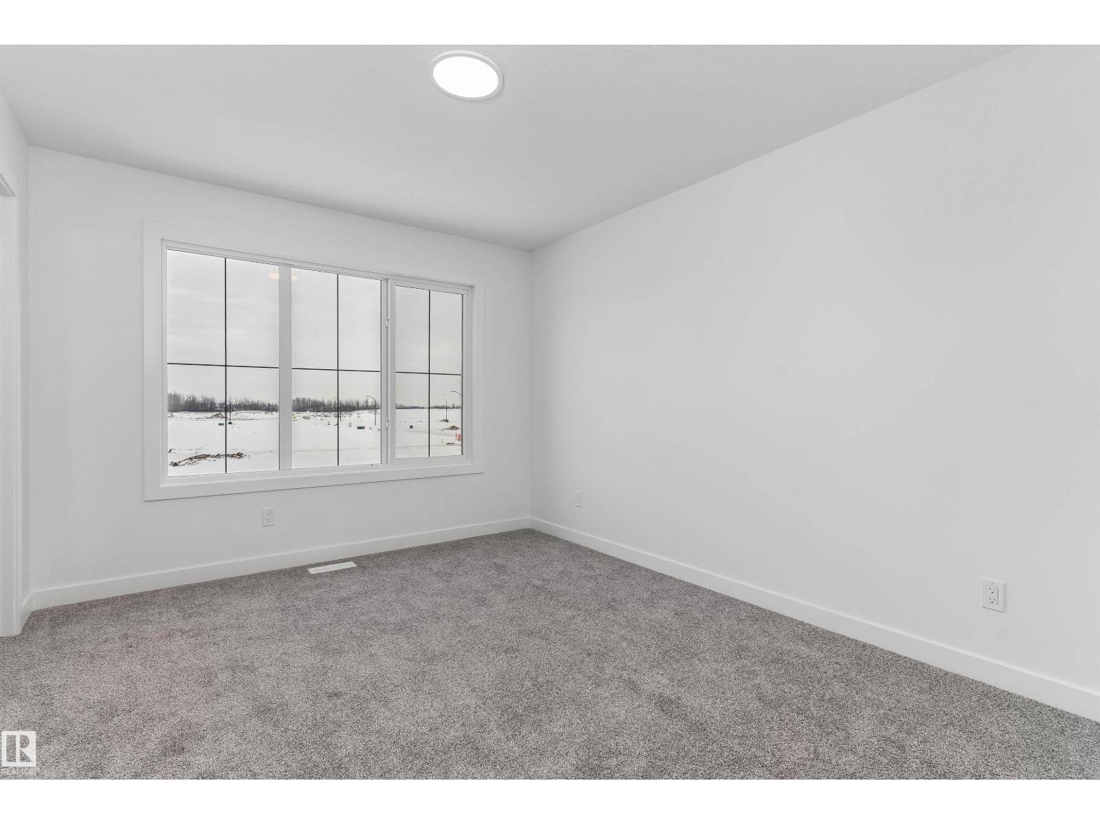 1070 MCLEOD AV - 22