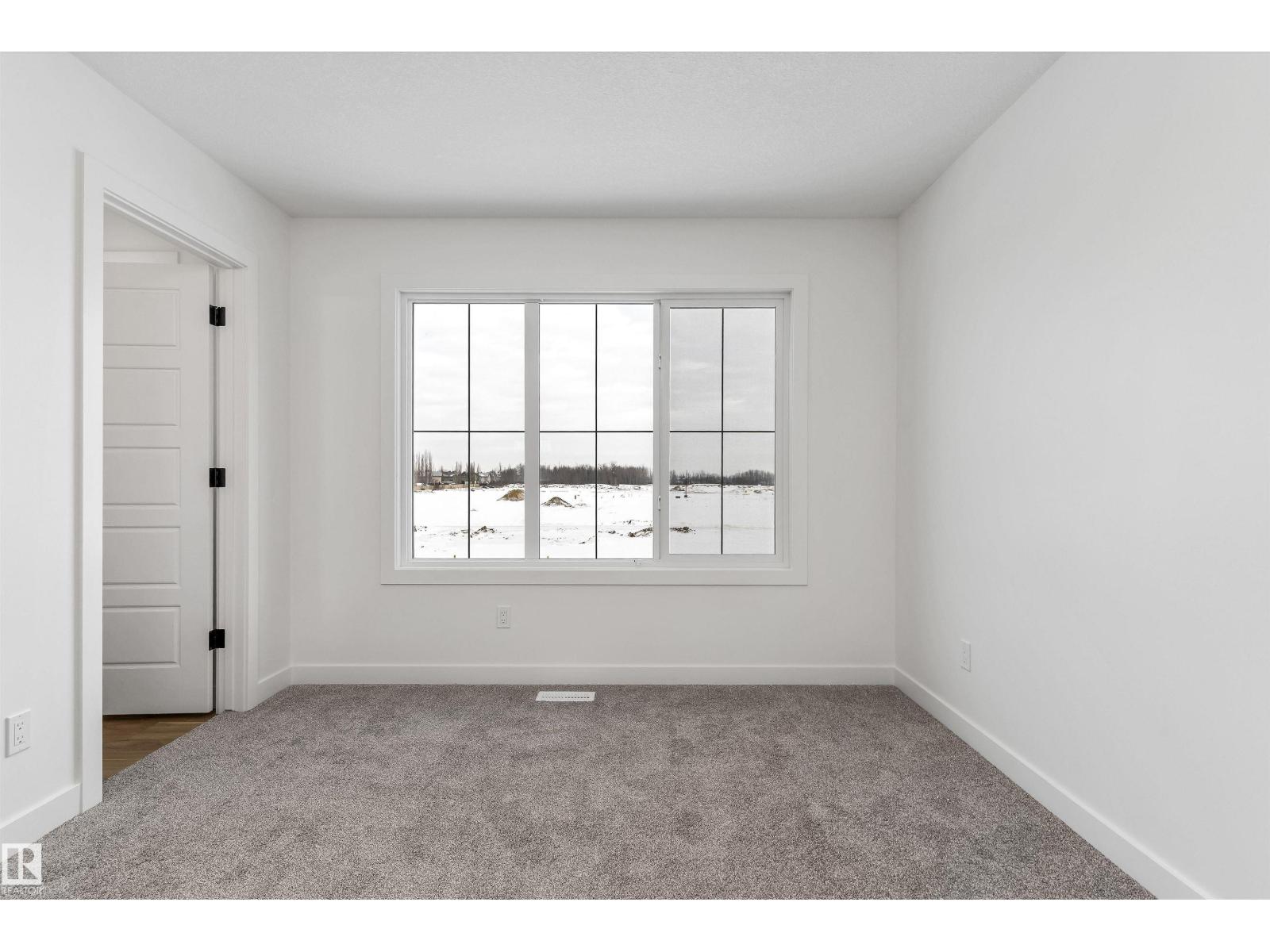 1070 MCLEOD AV - 25