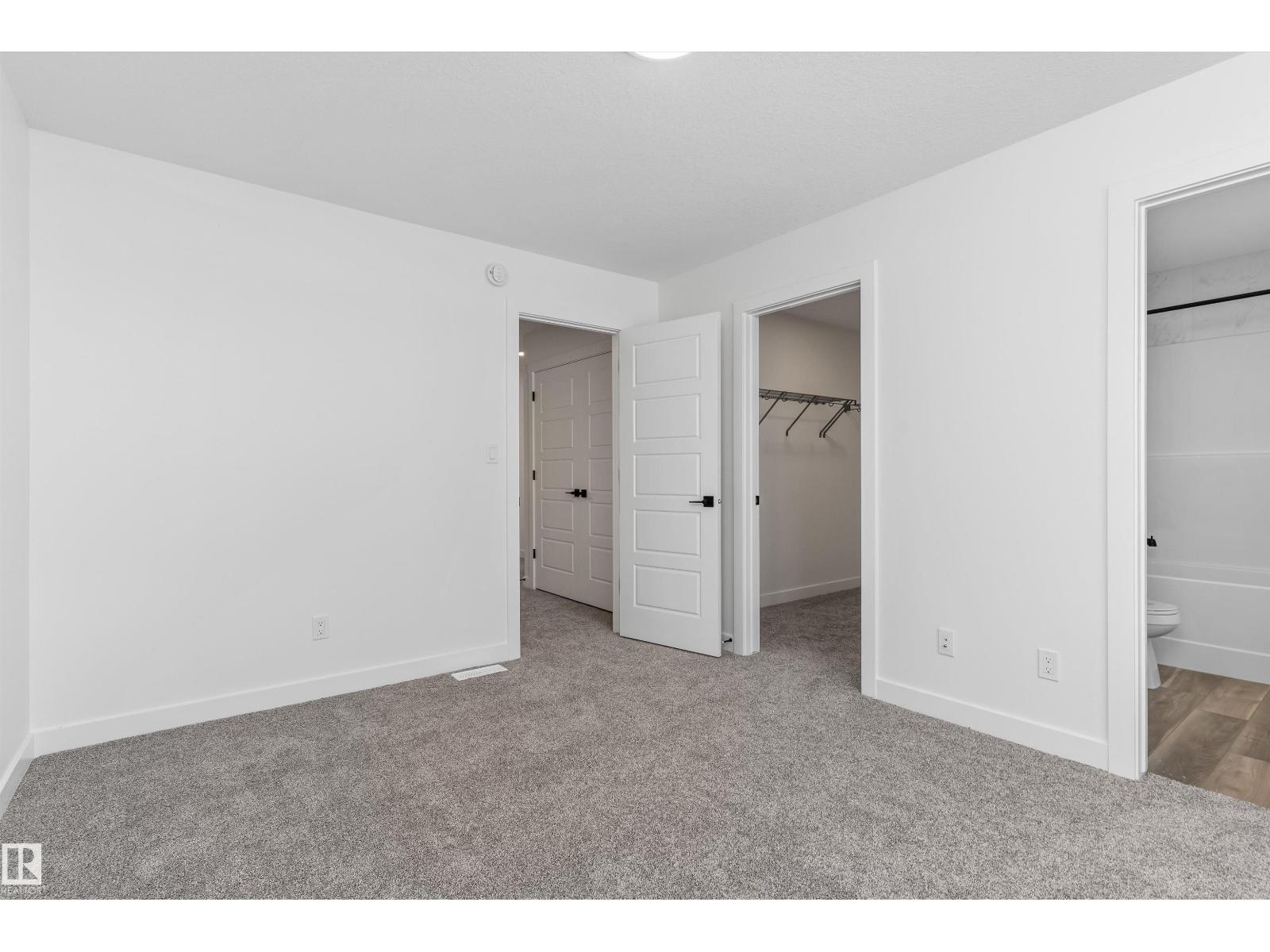 1070 MCLEOD AV - 26