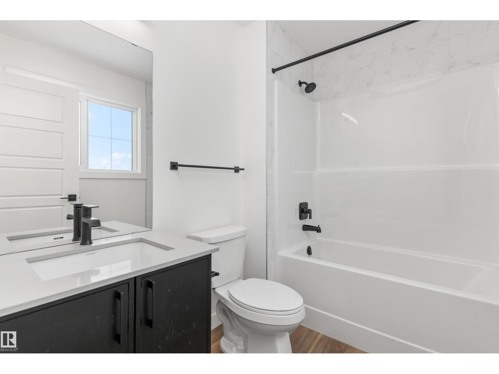 1070 MCLEOD AV - 27