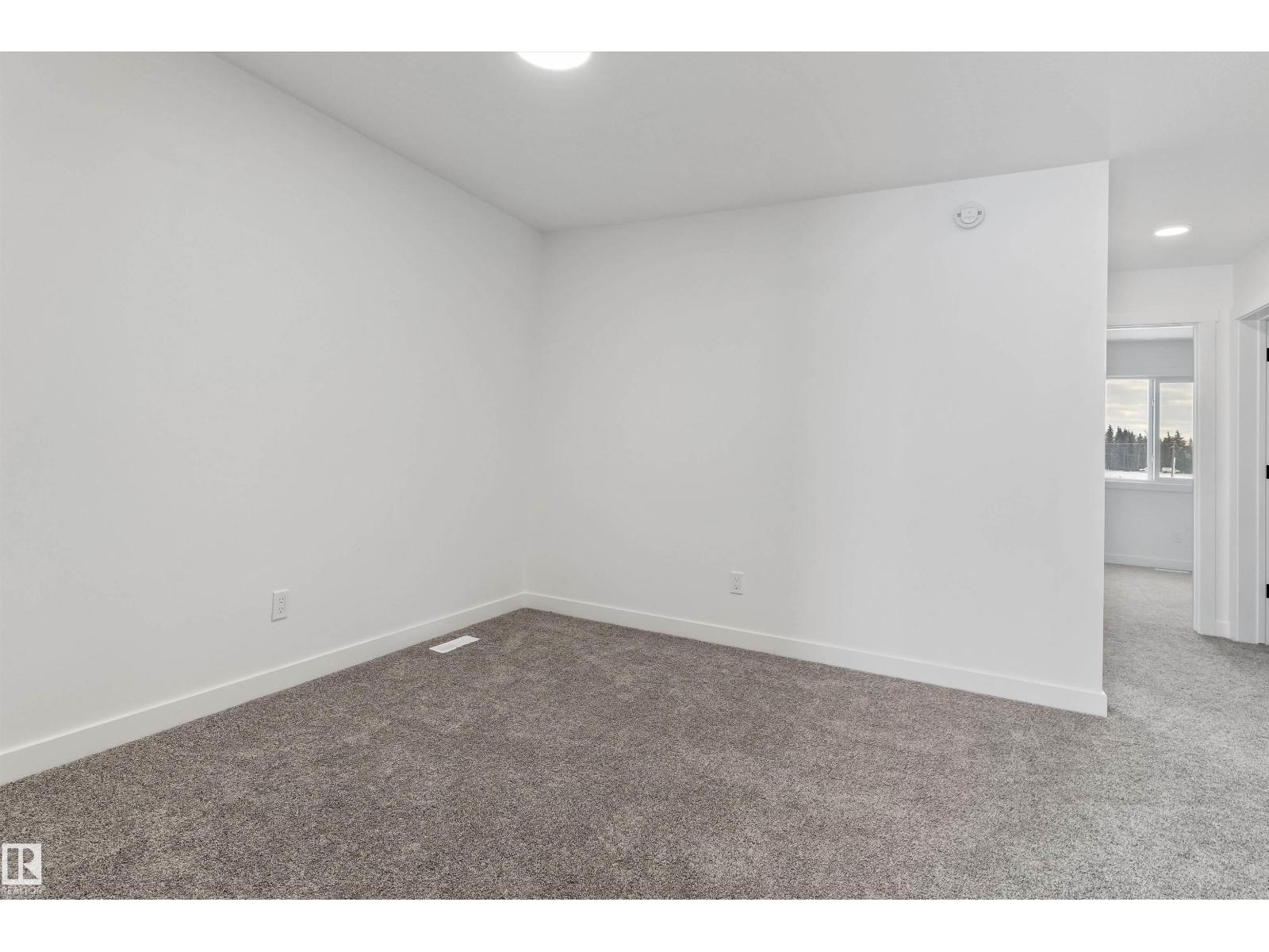 1070 MCLEOD AV - 28