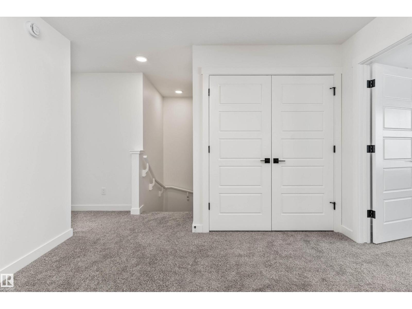 1070 MCLEOD AV - 29