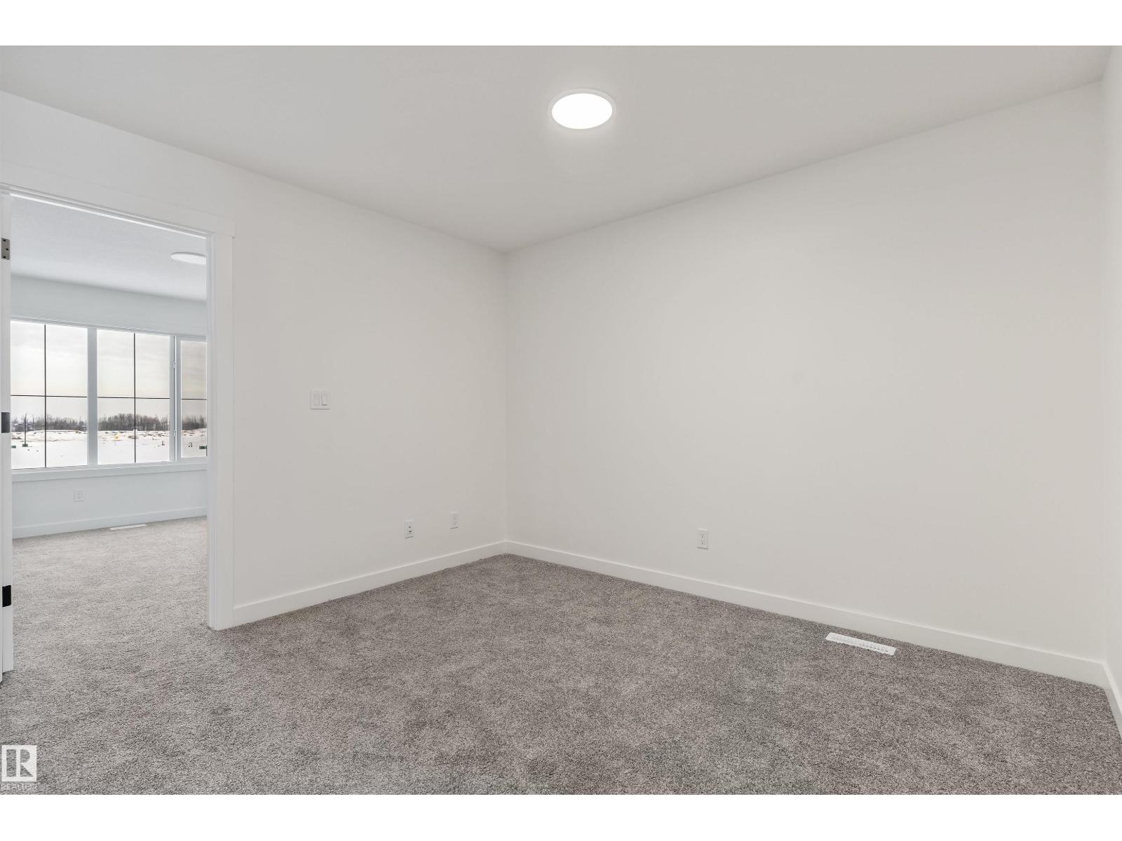 1070 MCLEOD AV - 30
