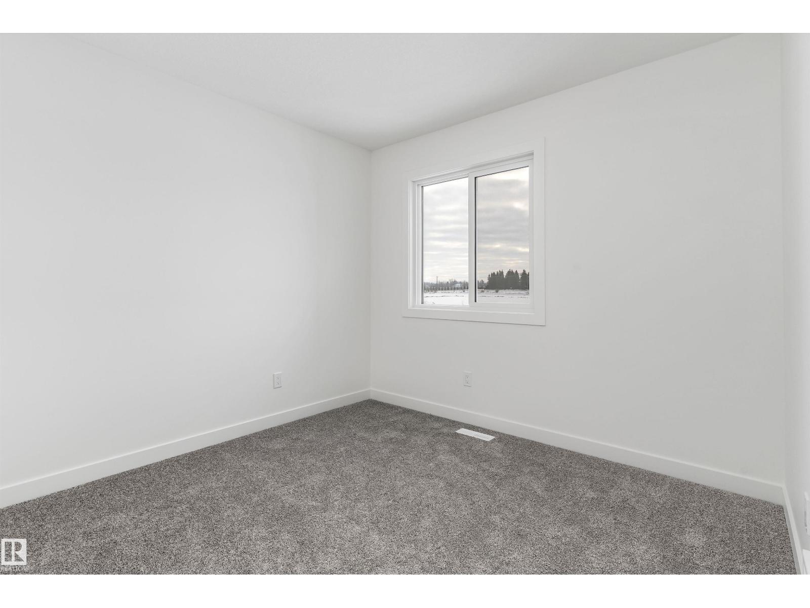 1070 MCLEOD AV - 31