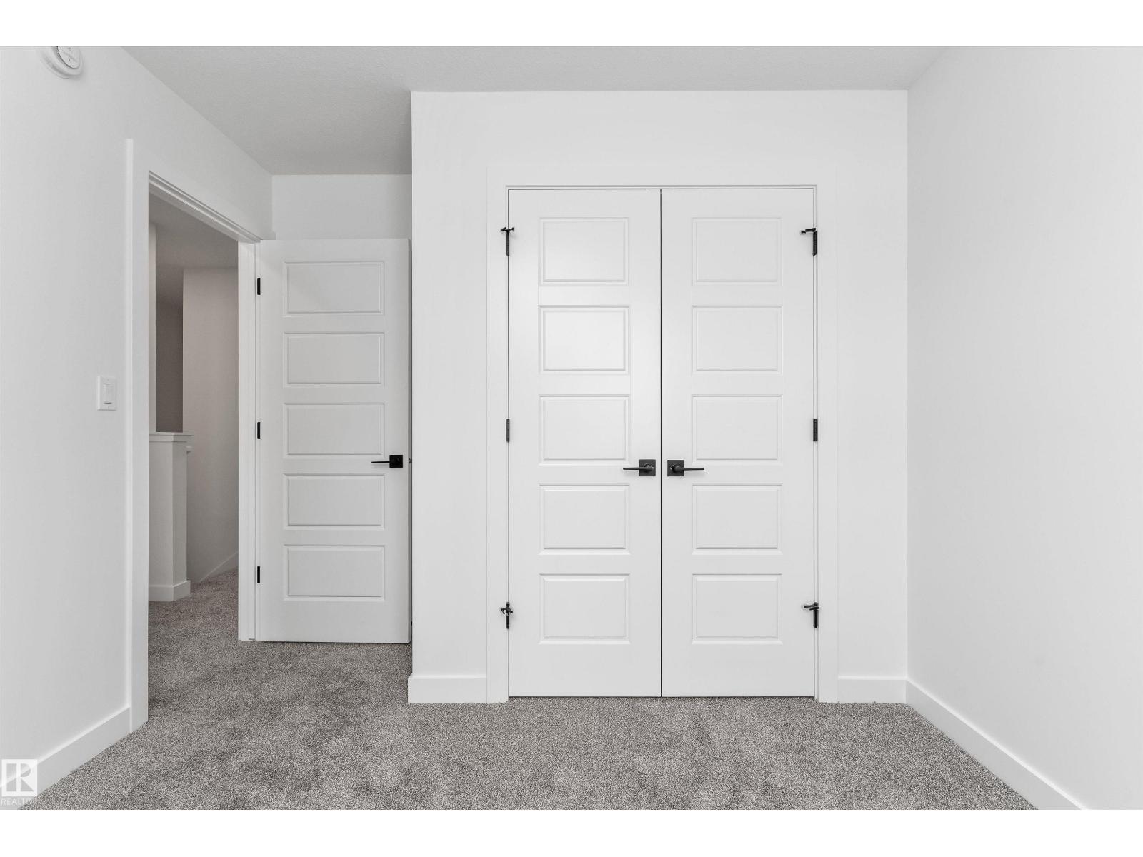 1070 MCLEOD AV - 32
