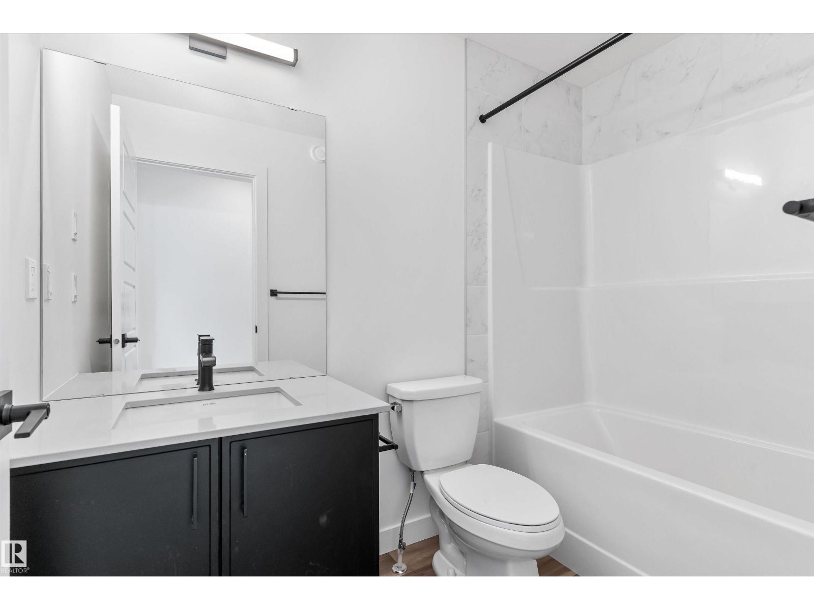 1070 MCLEOD AV - 33