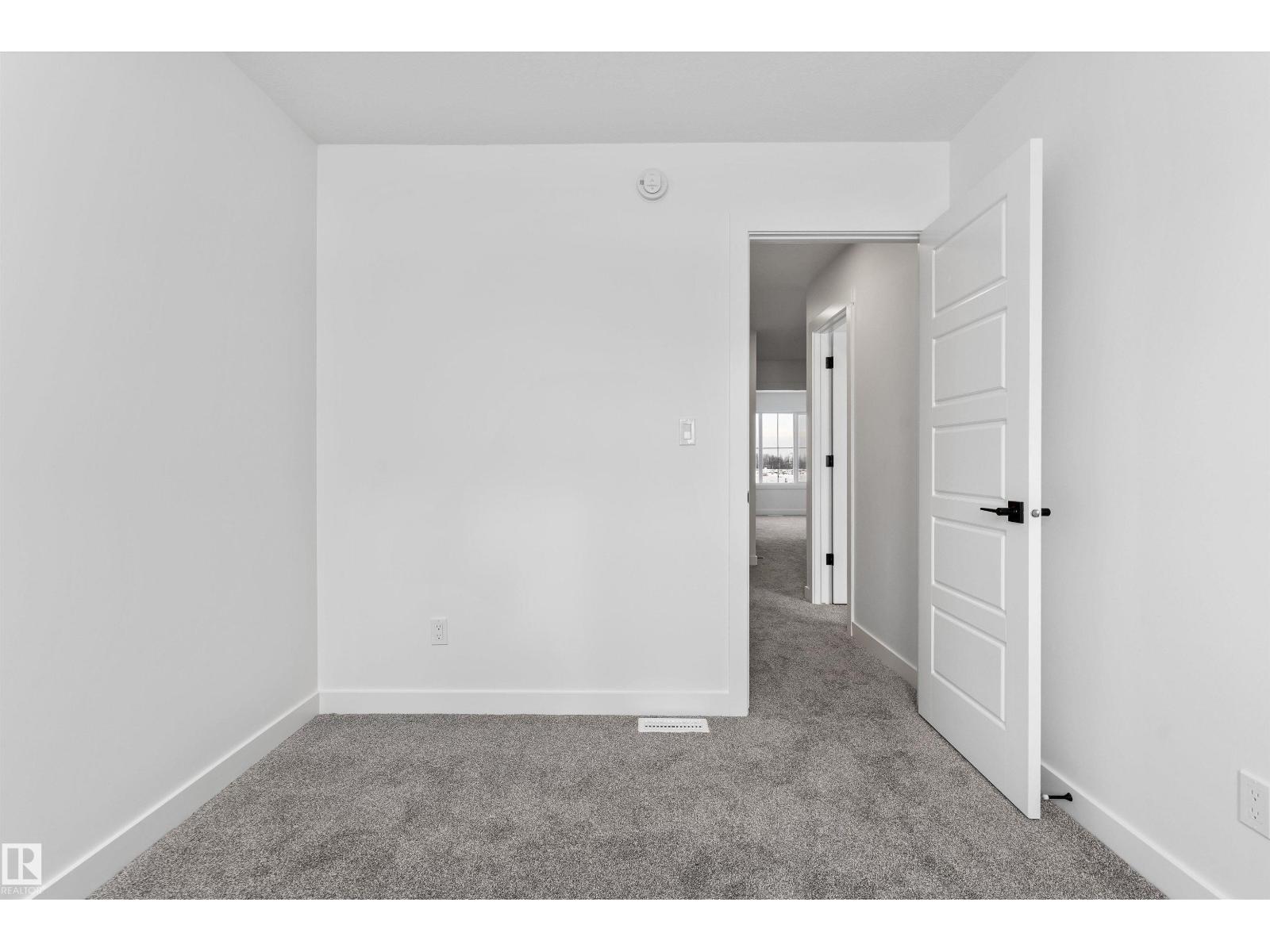 1070 MCLEOD AV - 35