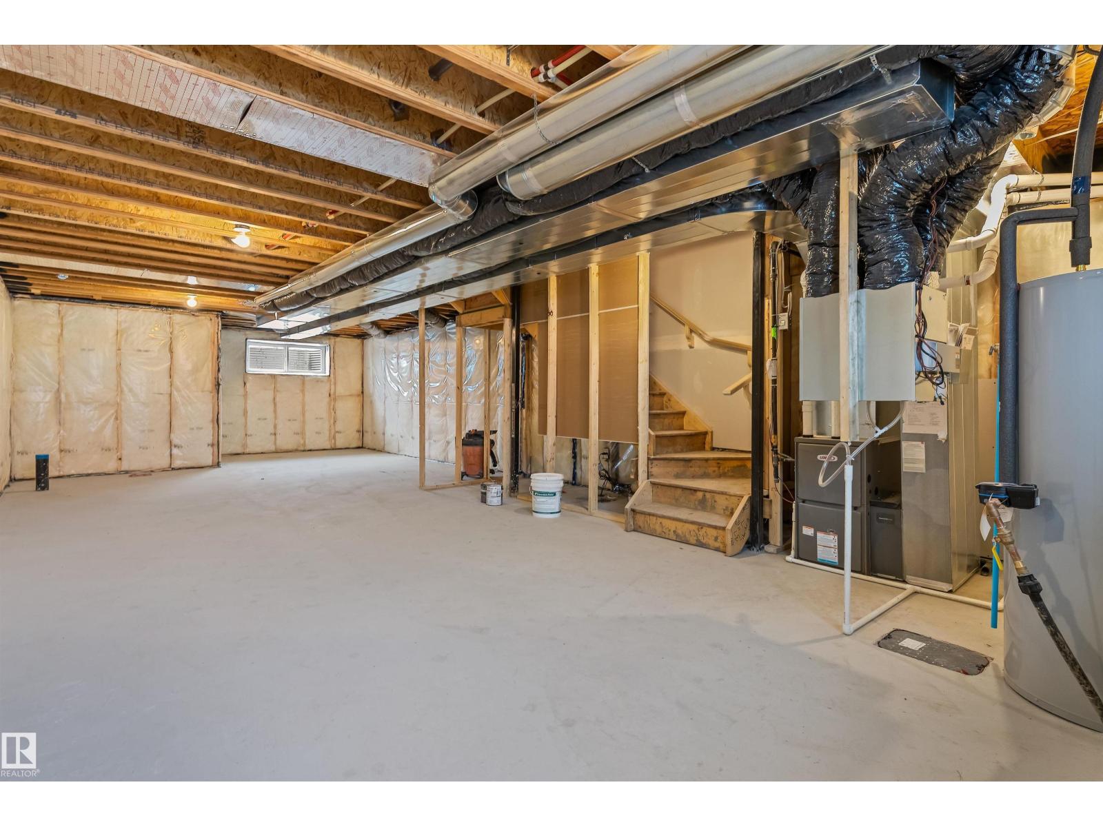 1070 MCLEOD AV - 36