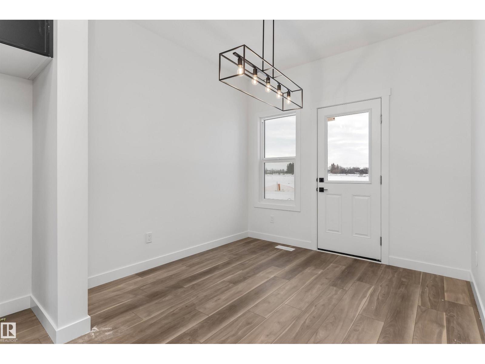 1070 MCLEOD AV - 6