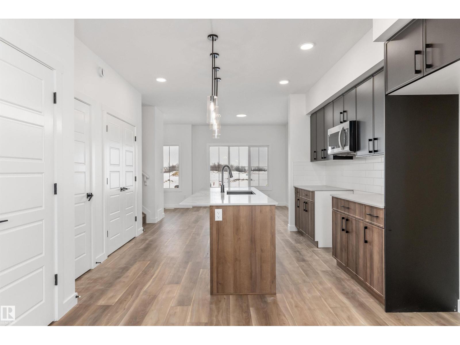 1070 MCLEOD AV - 9