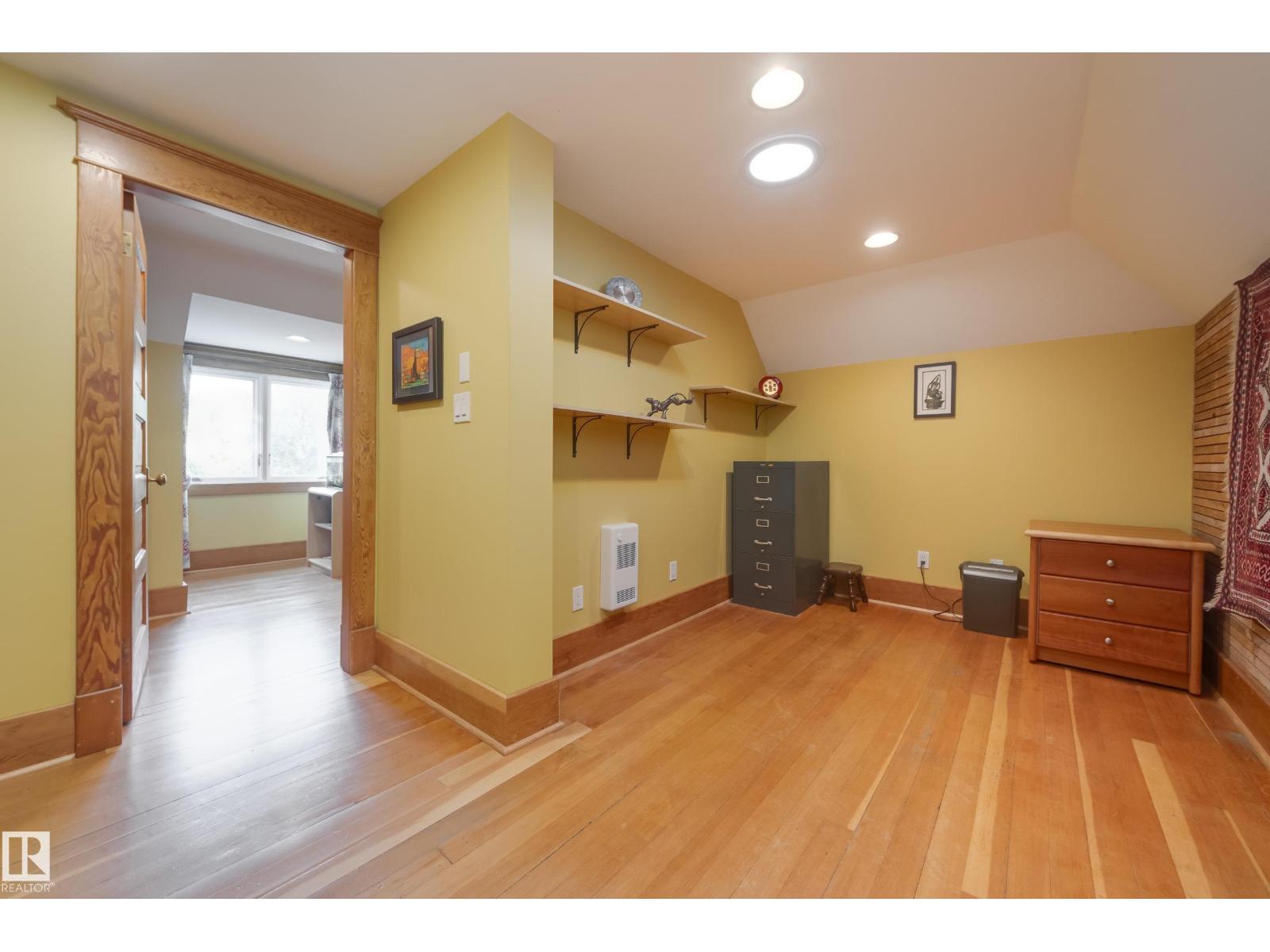 10828 125 ST NW, Edmonton