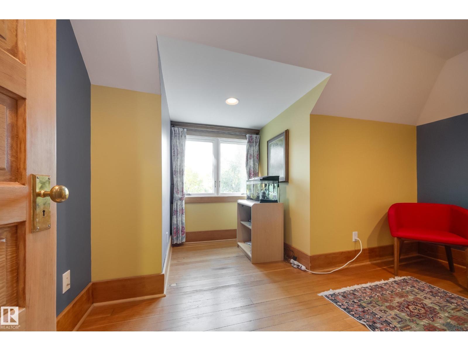 10828 125 ST NW, Edmonton