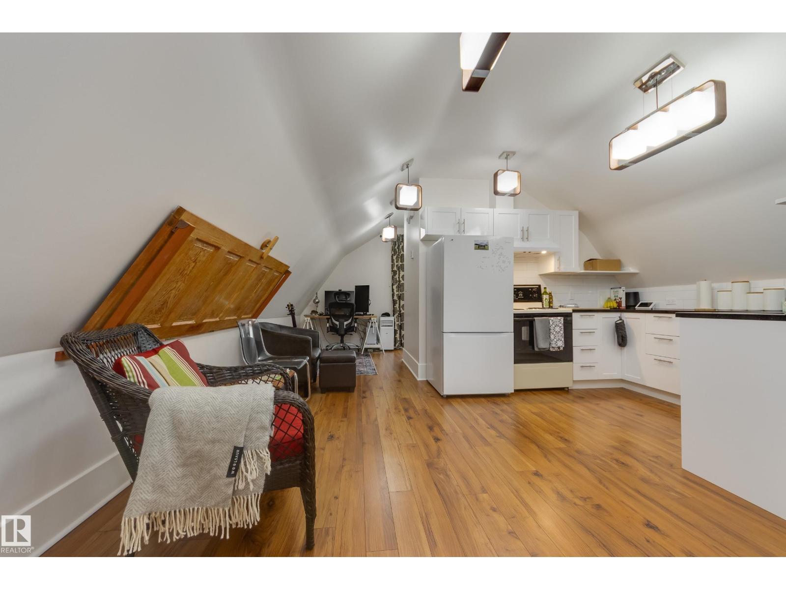 10828 125 ST NW, Edmonton