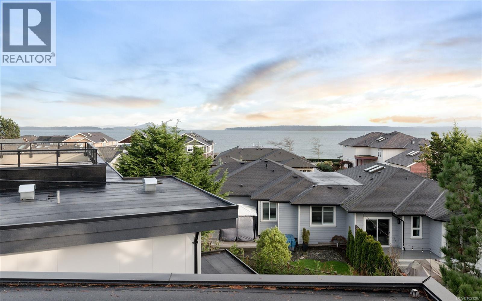 2293 Adela Pl - Photo 4 of 40, Sidney, British Columbia