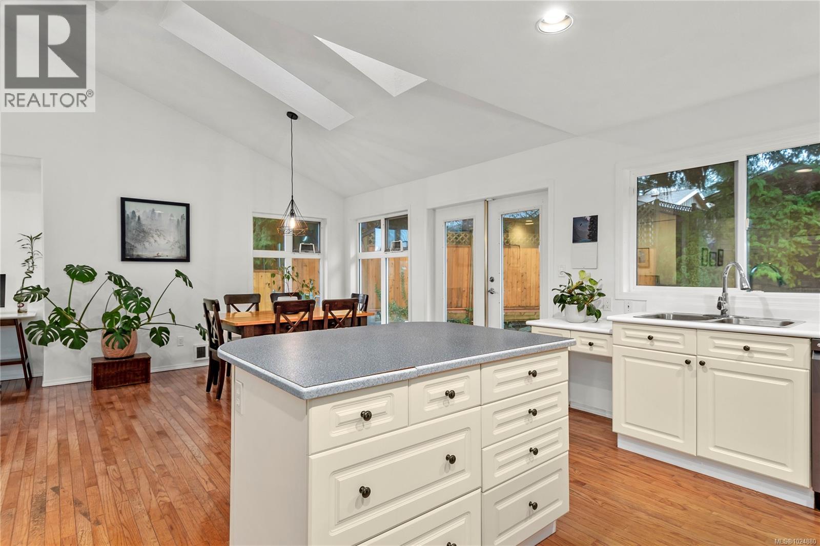 525 Cove Pl, Campbell River