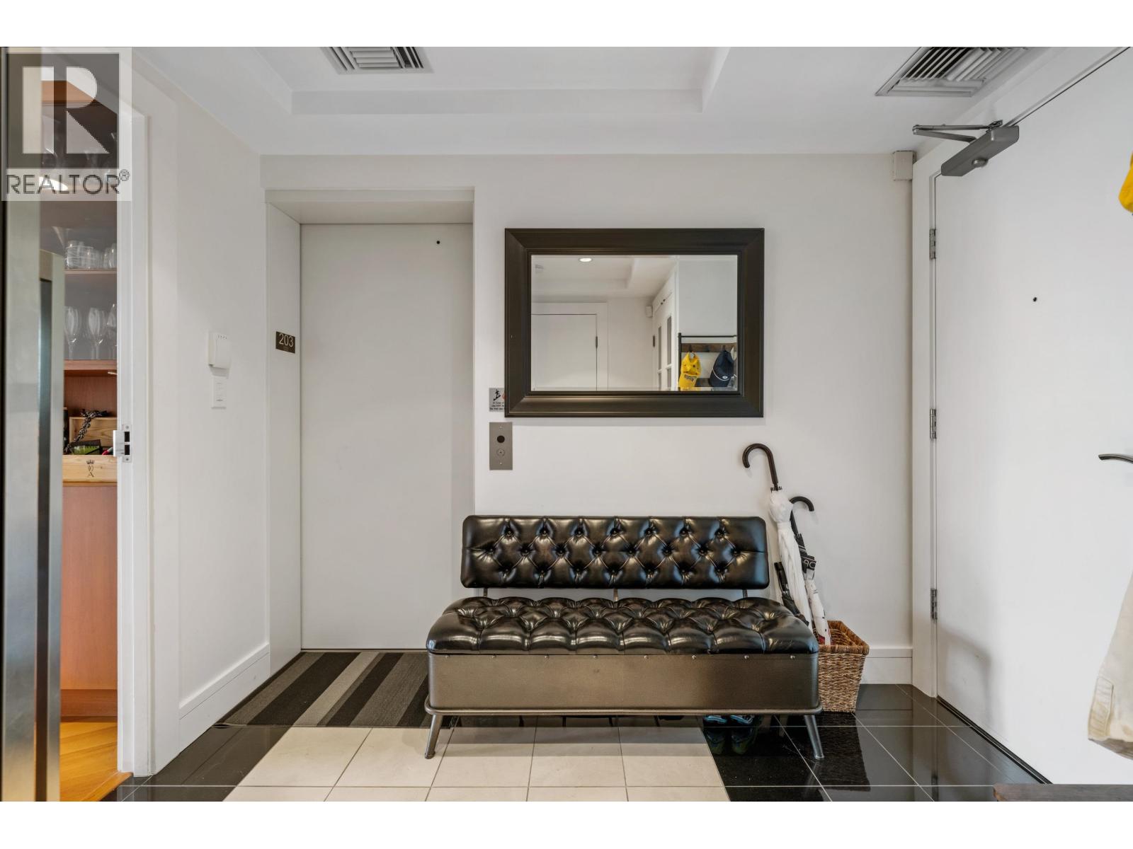 203 628 KINGHORNE MEWS, Vancouver