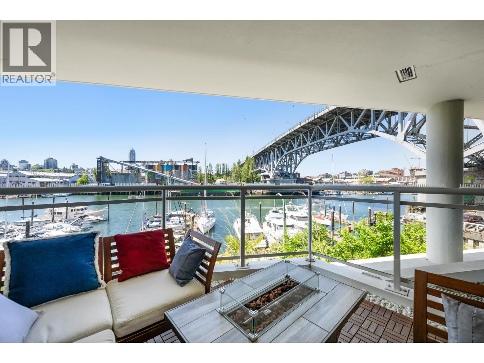 203 628 KINGHORNE MEWS, Vancouver