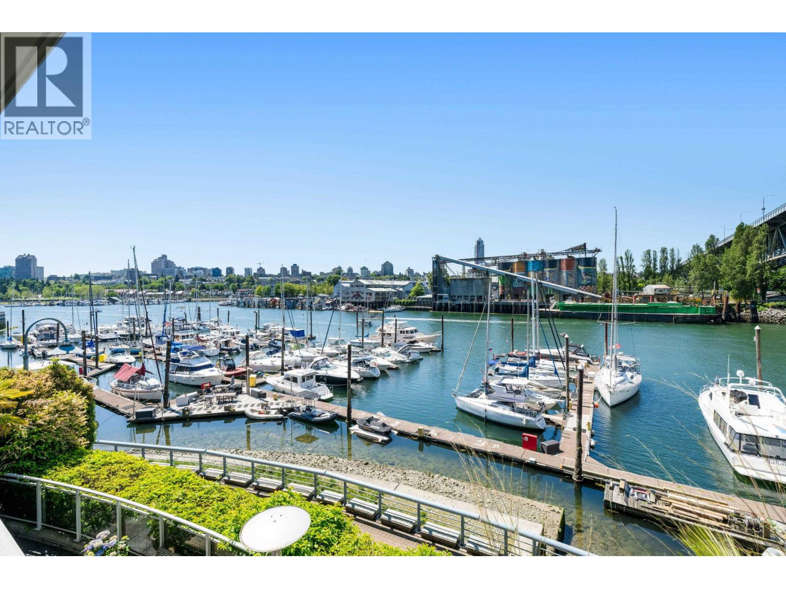 203 628 KINGHORNE MEWS, Vancouver