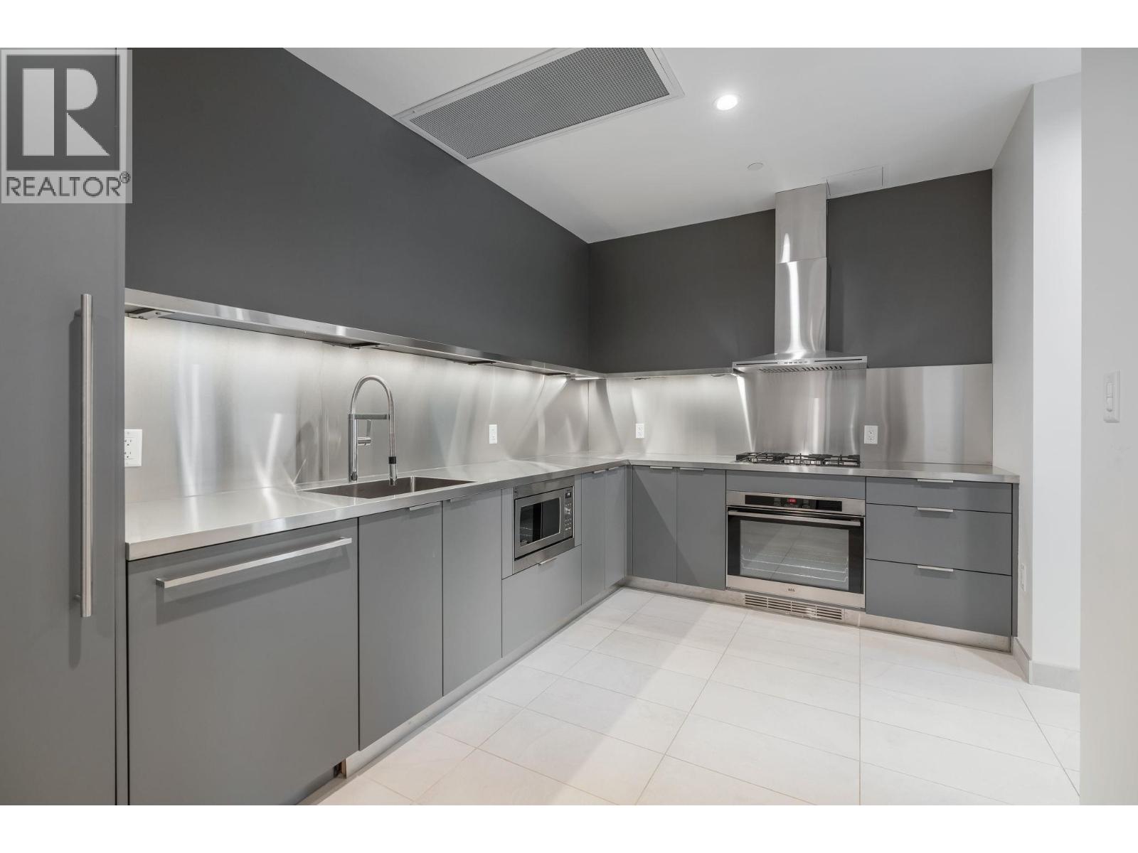 1503 200 KLAHANIE COURT, West Vancouver