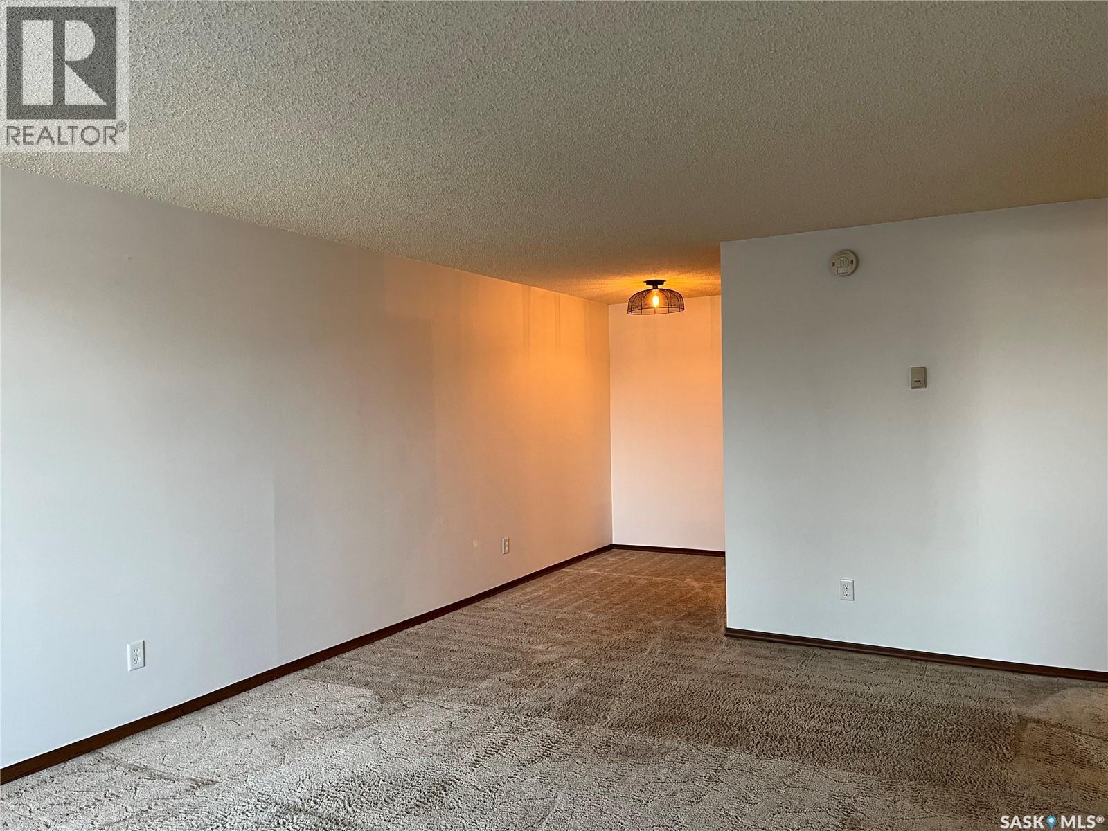 Single Family House High rise for Sale in   Rae STREET Regina 
